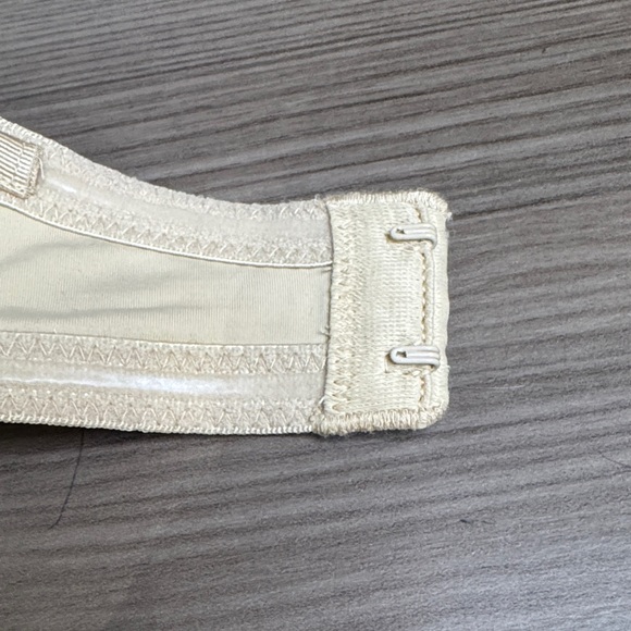 GAP Nude Favorite Strapless Bra - Picture 3 of 4